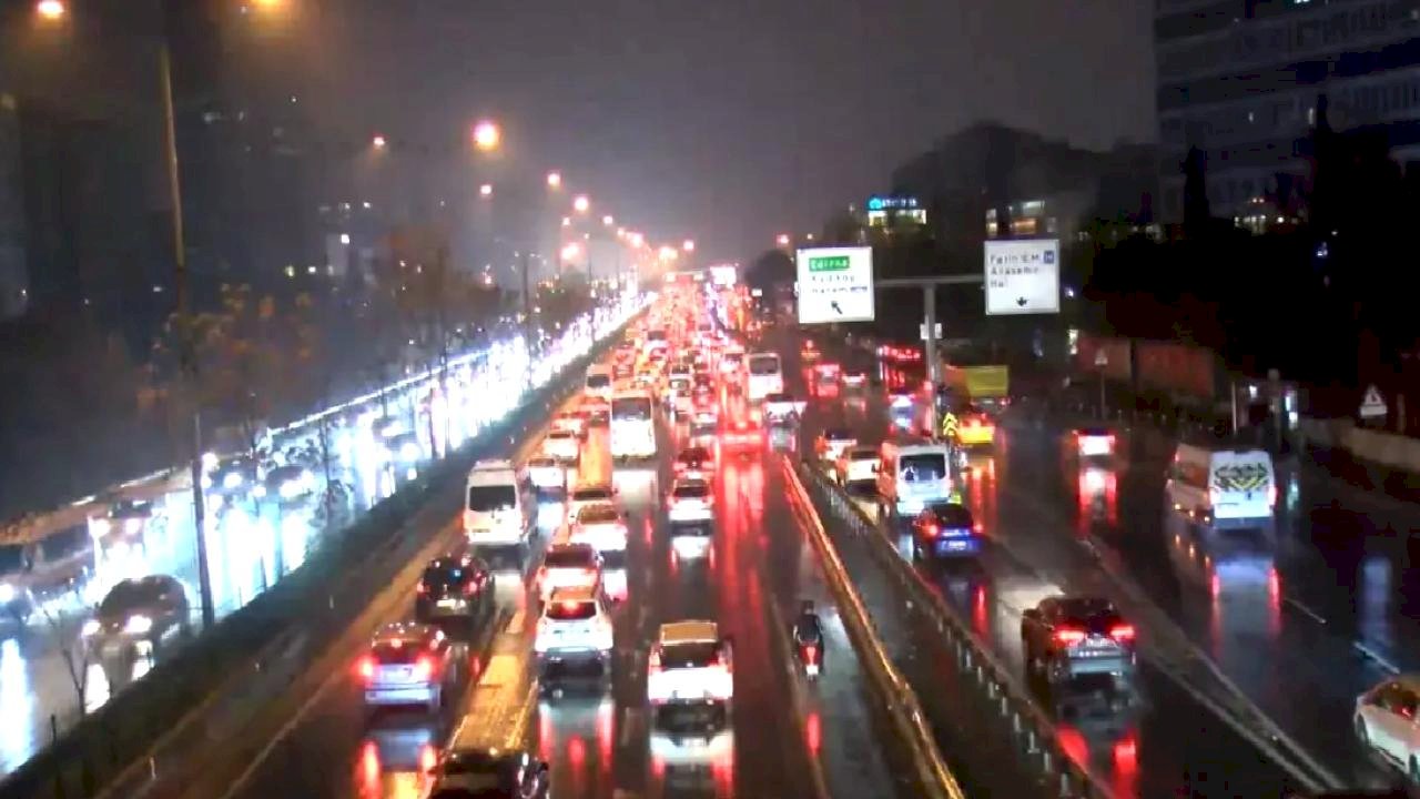 İstanbul'da Trafik Yoğunluğu %69'a Ulaştı