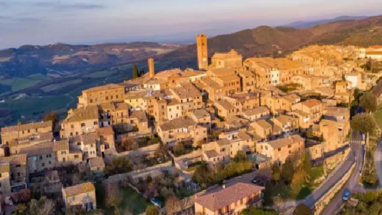 İtalya'nın tarihi kasabası orada yaşamak isteyenlere 30 bin dolar veriyor