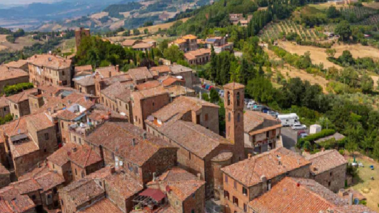 İtalya'nın tarihi kasabası orada yaşamak isteyenlere 30 bin dolar veriyor