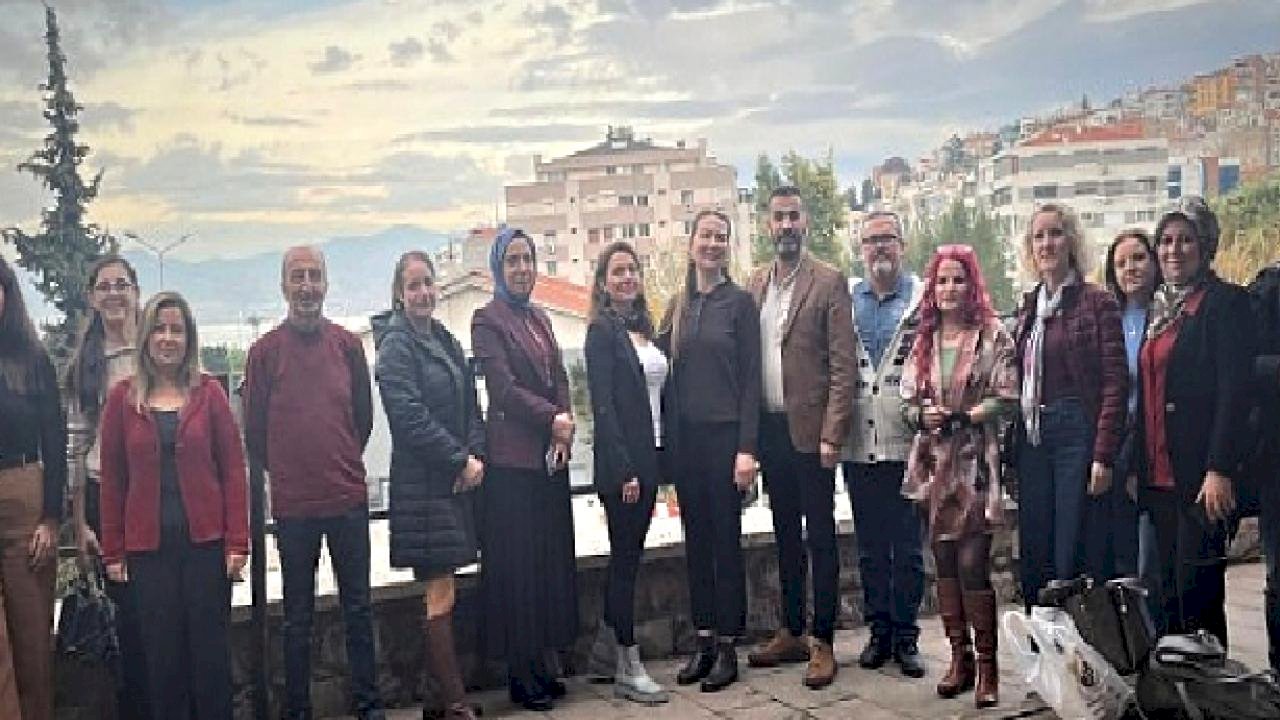 &quot;İzmir Öğretmen Akademileri&quot; Kapsamında &#039;&#039;Edebiyat Akademisi&#039;&#039; Etkinliklerine Devam Ediyor