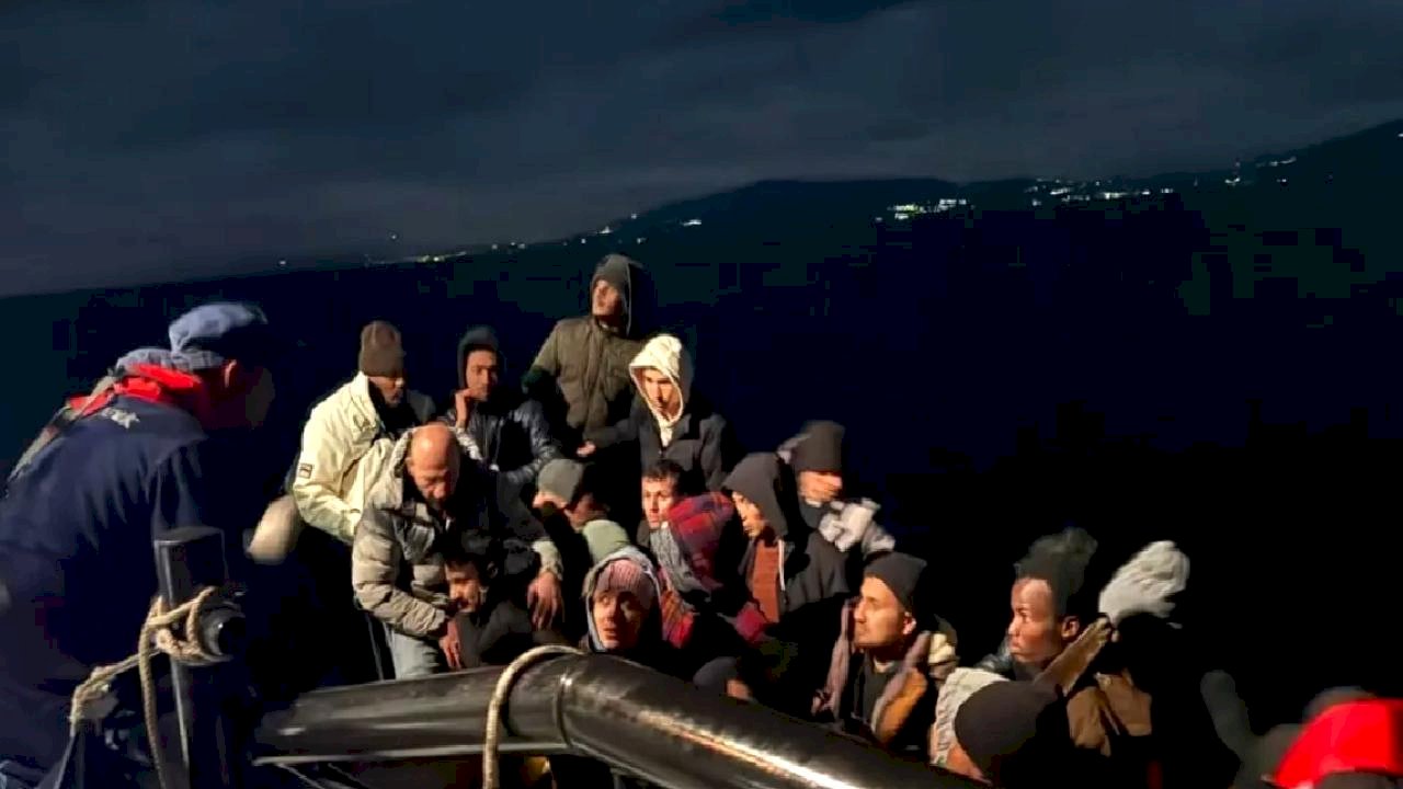 İzmir&#039;de 37 Düzensiz Göçmen Kurtarıldı