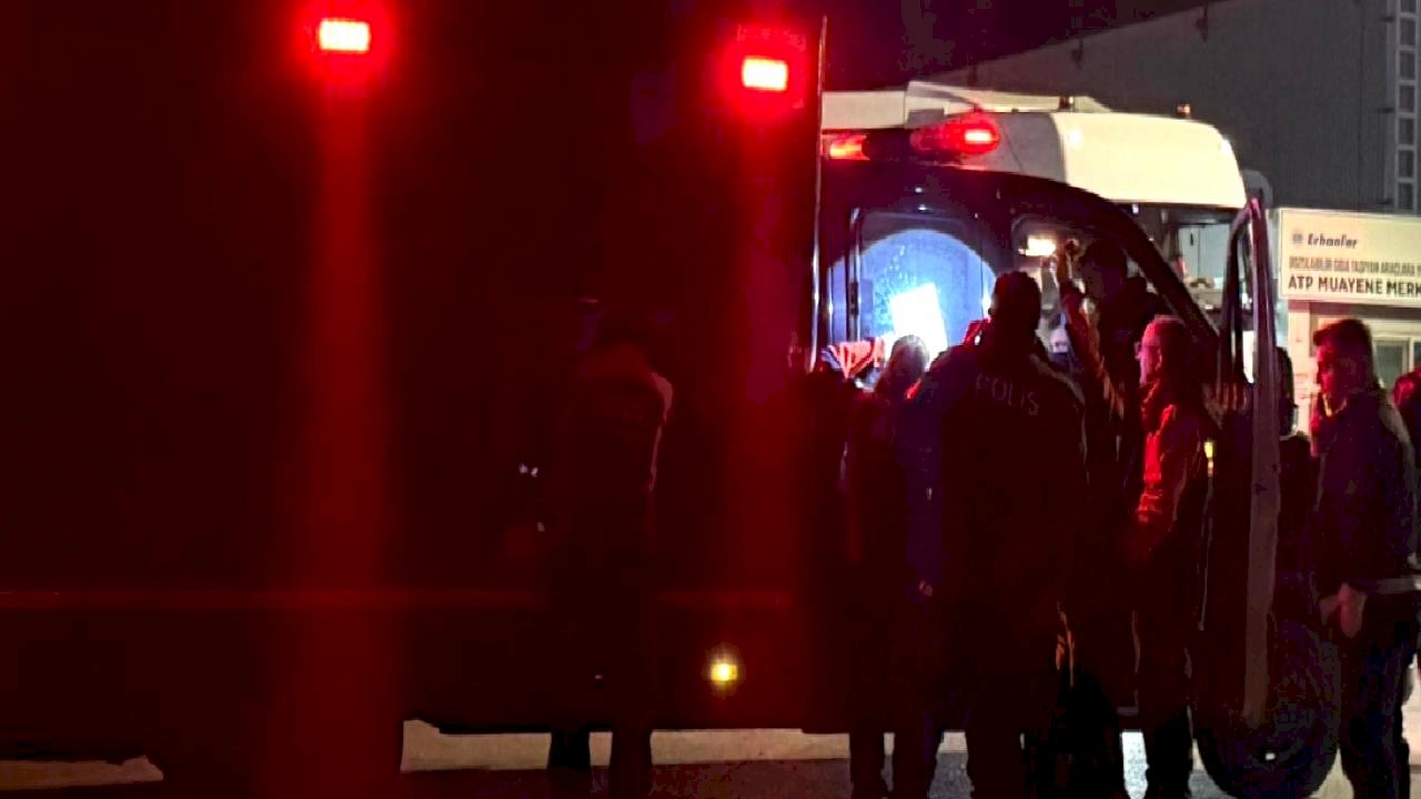 İzmir&#039;de tırdan sızan maddeden etkilenen 5 kişi hastanelik oldu