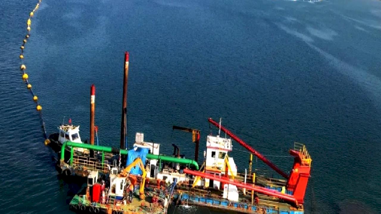 İzmit Körfezi temizlik projesi Türkiye&#039;ye örnek oluyor... Körfez dip çamuru temizliği ile canlanıyor