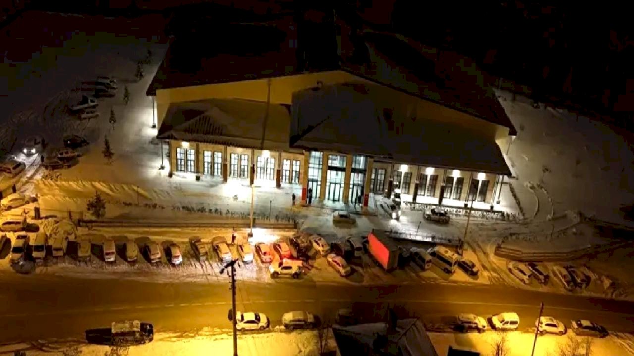 Kar Yağışı Nedeniyle D-100 Kapandı