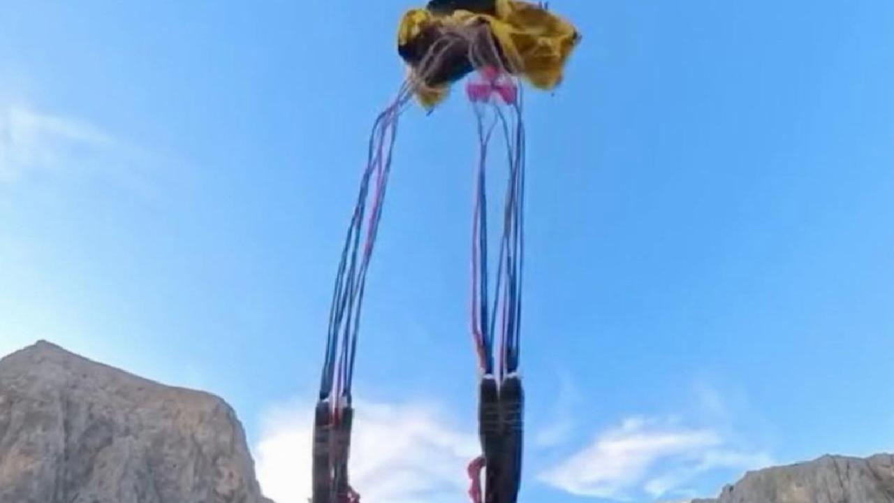 Karanlık Kanyon’da nefes kesen base jump atlayışı