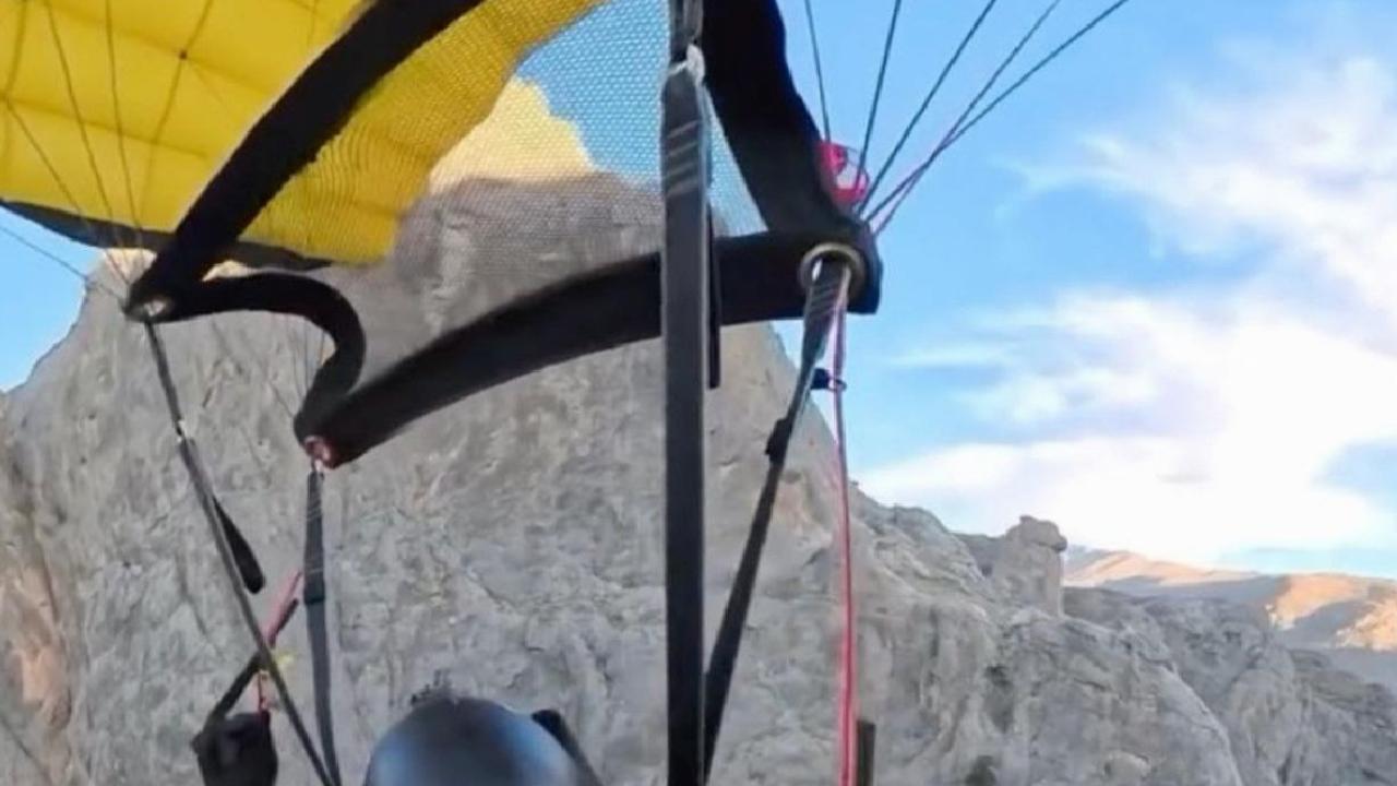 Karanlık Kanyon’da nefes kesen base jump atlayışı
