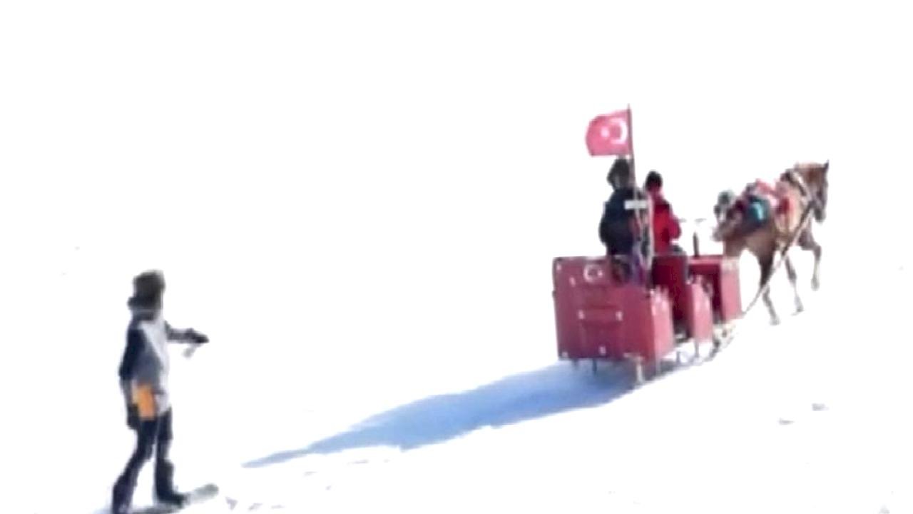 Kars - Çıldır Gölü'nde atlı kızakla snowboard heyecanı