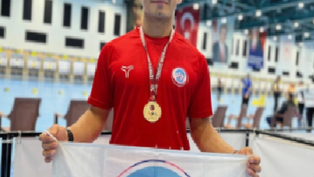 Kayseri Büyükşehir sporcusu Kutay Tek'in şampiyonluk gururu