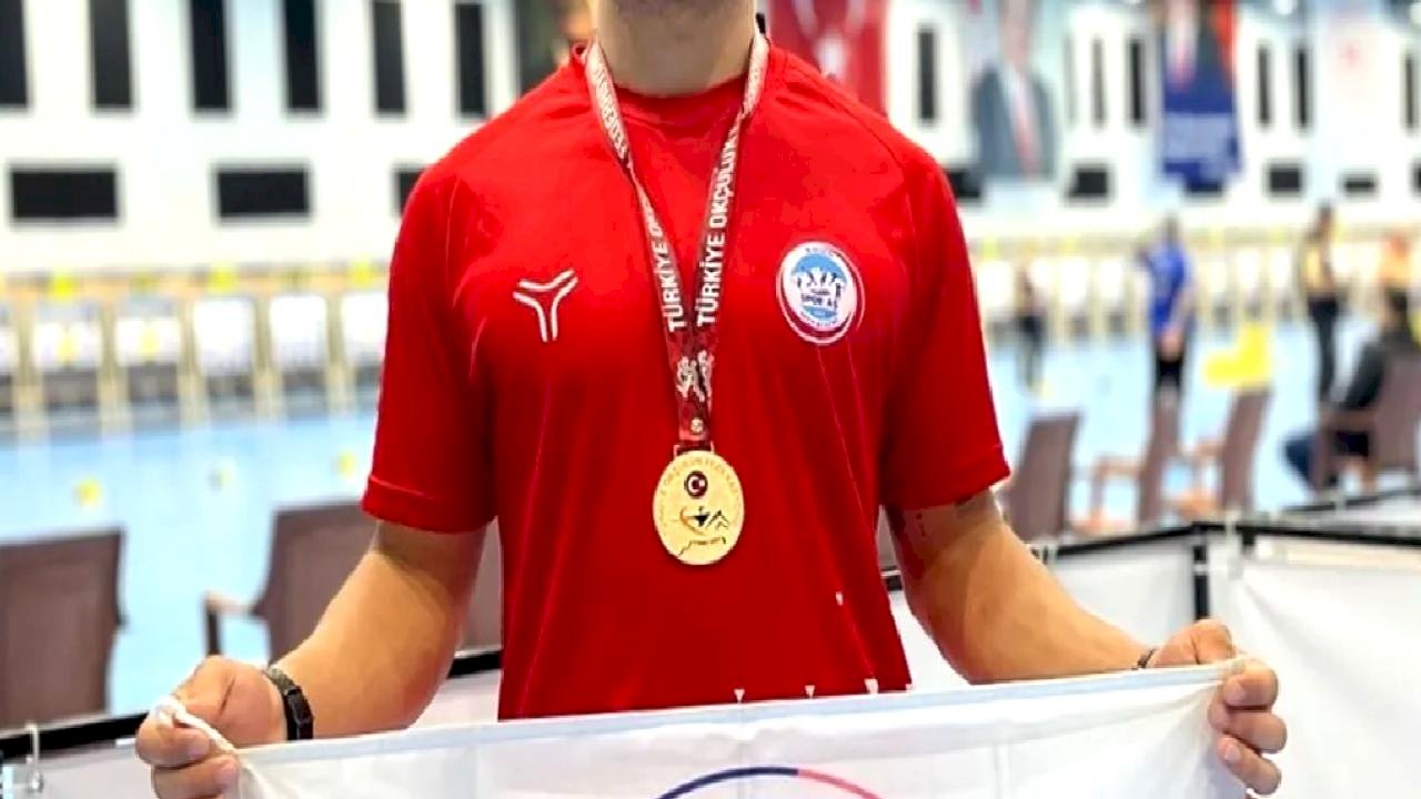 Kayseri Büyükşehir sporcusu Kutay Tek'in şampiyonluk gururu