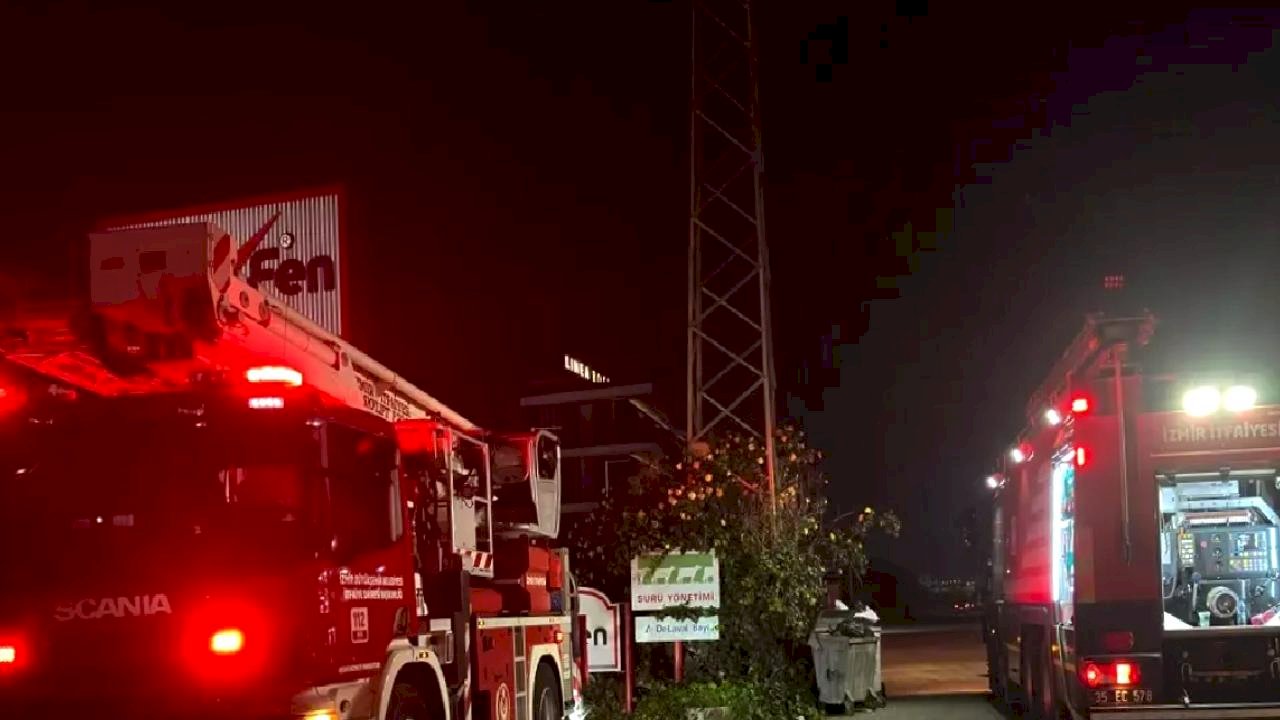 Kemalpaşa&#039;da Fabrikada Yangın