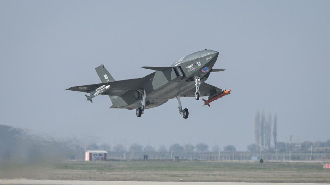 KIZILELMA’nın tarihi hava-hava başarısı dünya basınında geniş yer buldu