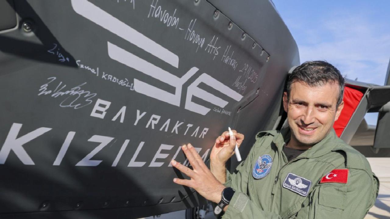 KIZILELMA’nın tarihi hava-hava başarısı dünya basınında geniş yer buldu