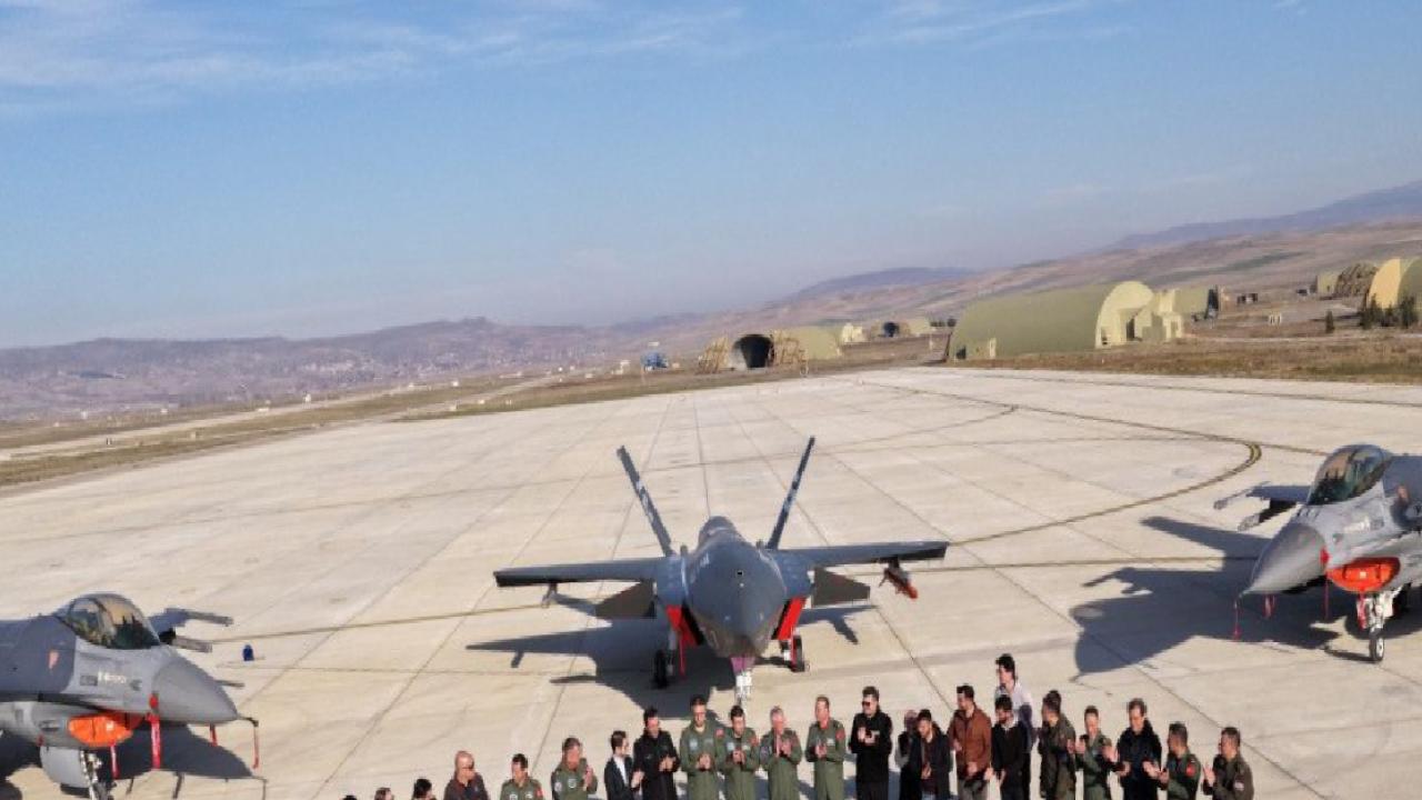 KIZILELMA’nın tarihi hava-hava başarısı dünya basınında geniş yer buldu