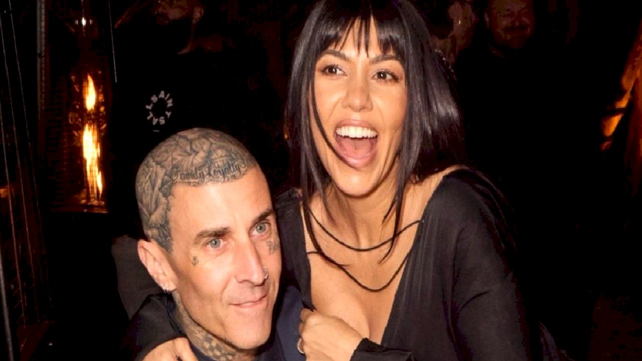 Kourtney Kardashian'dan emzirme açıklaması: "Hala devam"