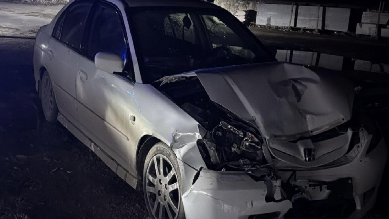 Kütahya'da park halindeki araca çarptı: Otomobilini bırakıp kaçtı