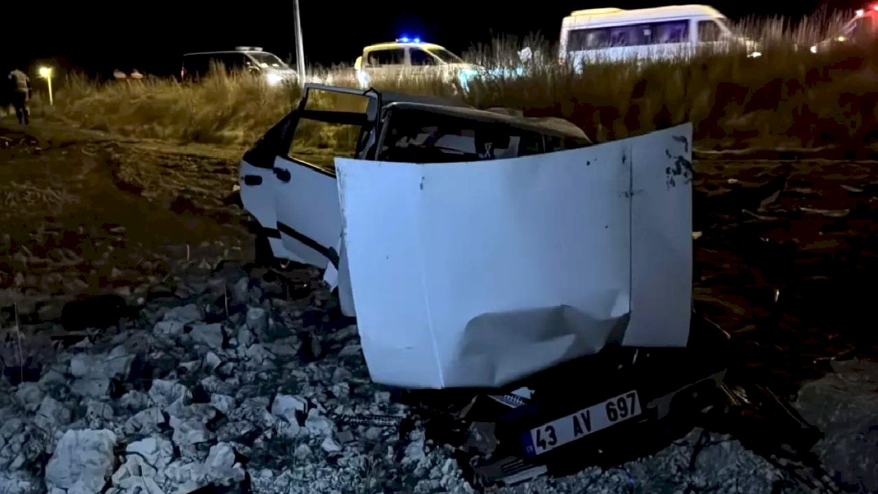 Kütahya'da Takla Atan Araç Sürücüyü Yaraladı