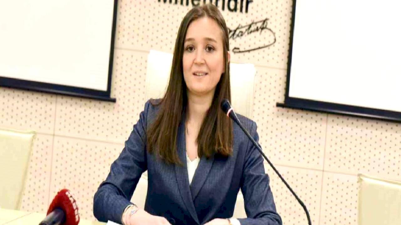 Manisa&#039;nın Şehzadeler Belediye Başkanı Gülşah Durbay entübe edildi