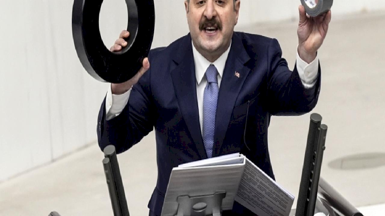 Mustafa Varank’tan Özgür Özel’e savunma sanayi çıkışı