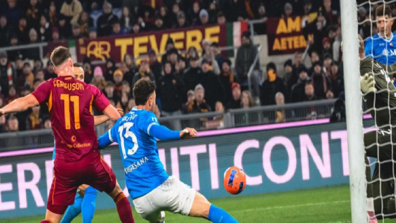 Napoli deplasmanda Roma'yı tek golle yendi