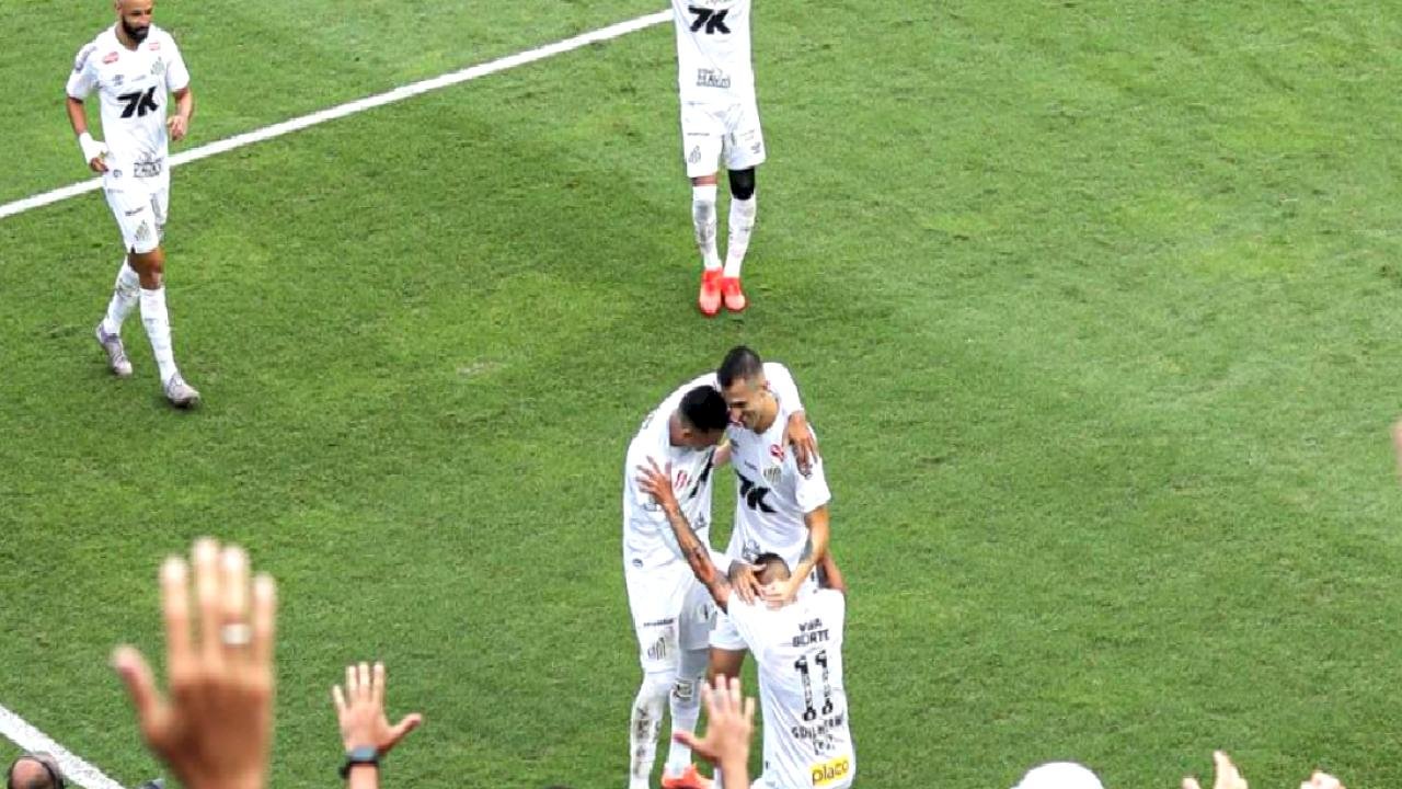 Neymar&#039;ın takımı Santos, ligde kaldı