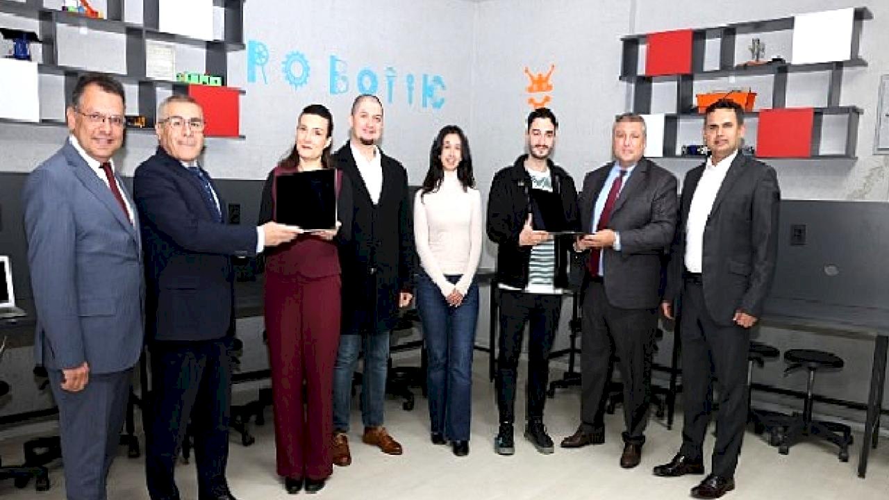 Okul-Sanayi İş Birliğiyle Okullara Bilgisayar Bağışı Yapılıyor