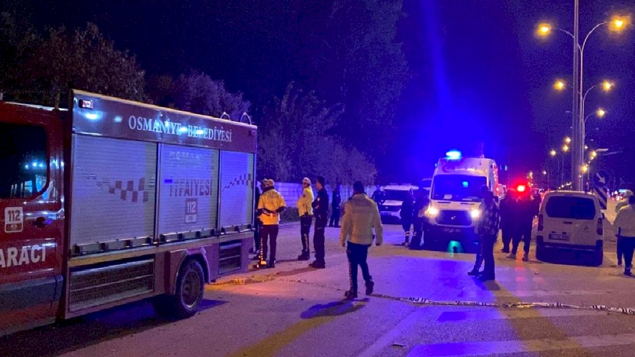 Osmaniye’de 3 araçlı zincirleme kazada 2 kişi hayatını kaybetti