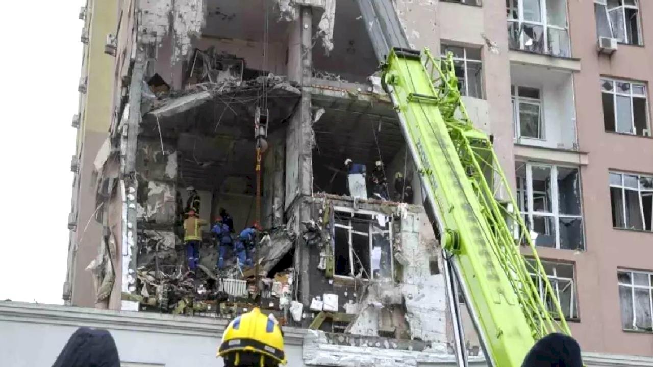 Rusya, Zelenskiy-Trump görüşmesi öncesinde Ukrayna'yı vurdu: 1 ölü, 30 yaralı