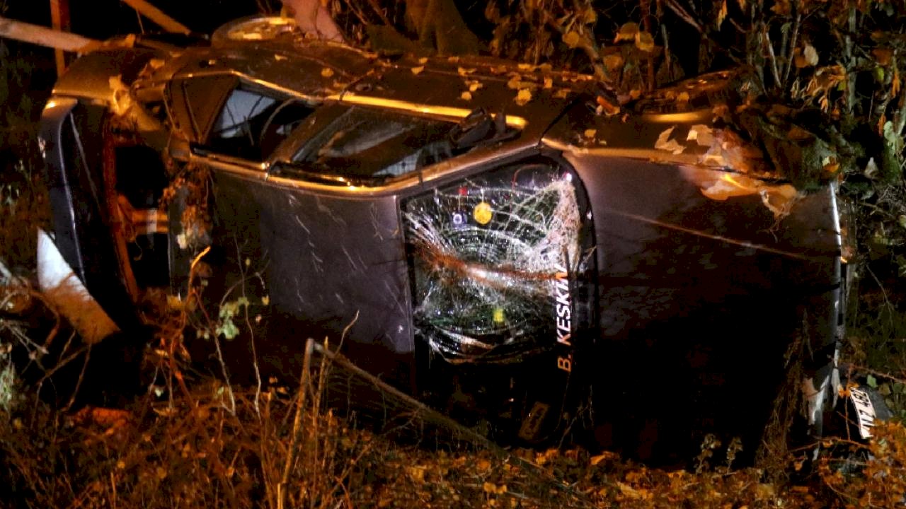 Sakarya'da otomobil tarlaya savruldu: 5 yaralı