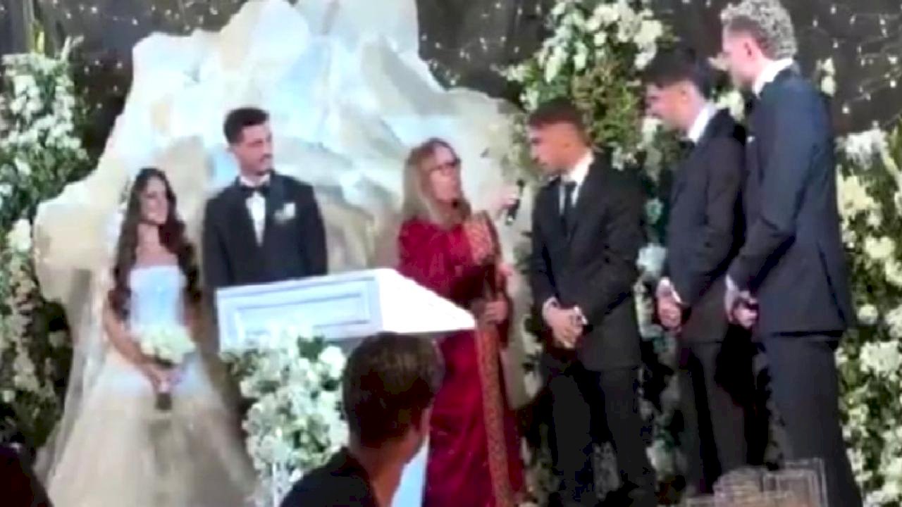 Samet Akaydin'in nikah şahitleri Galatasaraylı futbolcular oldu