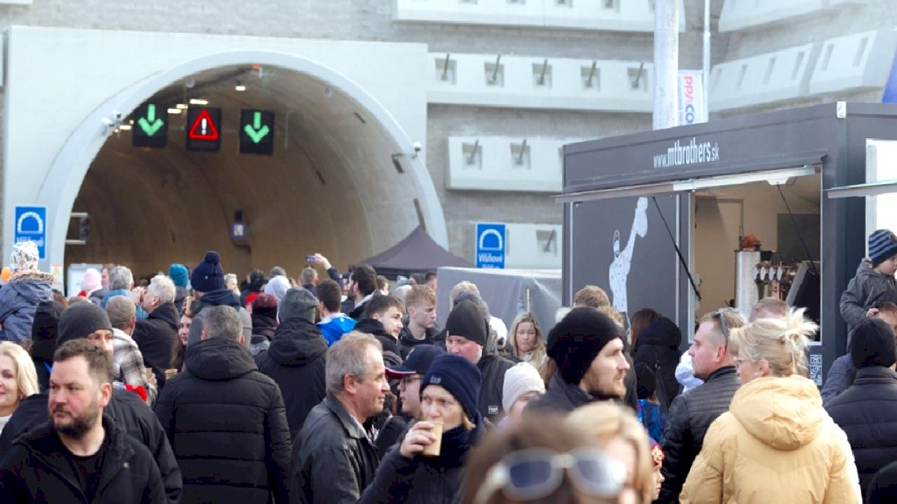 Slovakya’da 27 yıllık bekleyiş sona erdi: Ülkenin en uzun tüneli açıldı