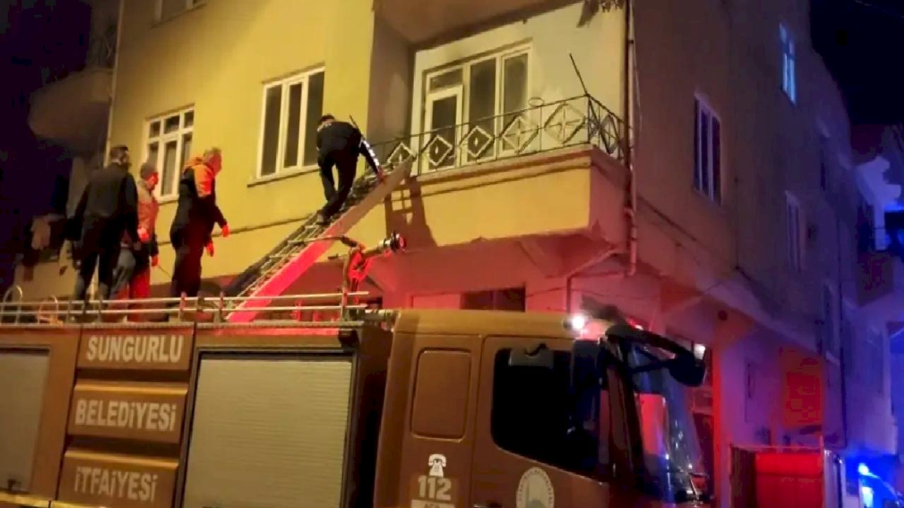 Sungurlu'da Yangın: 10 Kişi Dumandan Etkilendi