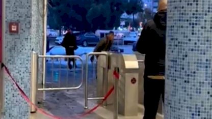 Adana’da metro istasyonunda taşlı saldırı: Güvenlik görevlileri ve vatandaşlar hedef alındı