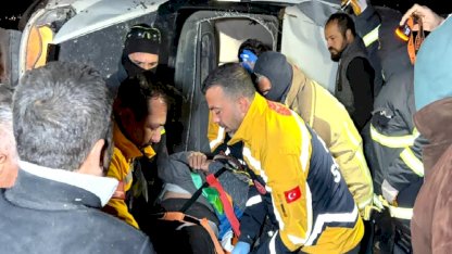 Adıyaman’da takla atarak devrilen minibüste 4 kişi yaralandı