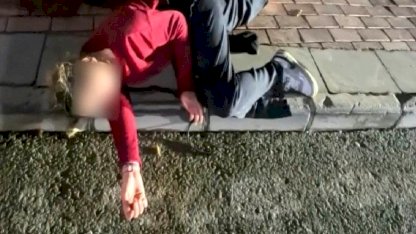 Aksaray'da kendini yere atıp çığlık atan kadın polisi görünce kaçmak istedi