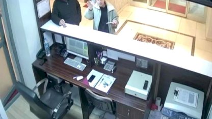 Amasya'da aldıkları suyu kameraya gösterip parasını bırakan öğrenciler