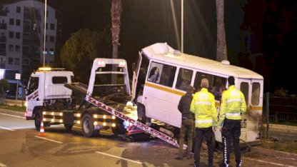 Antalya’da minibüs kazası: Sürücü alkollü çıktı