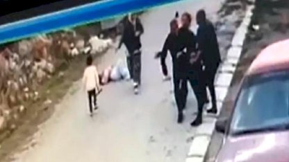 Balkondan eve girdi, kaçmaya çalışan eşini öldürmeye çalıştı! Görüntüler kan donduran cinsten