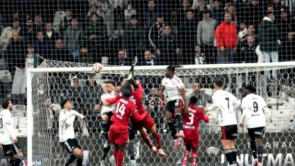 Beşiktaş taraftarından maç sonu istifa tepkileri