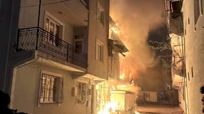 Bursa’da apartman yangını: Alevler iki binaya sıçradı