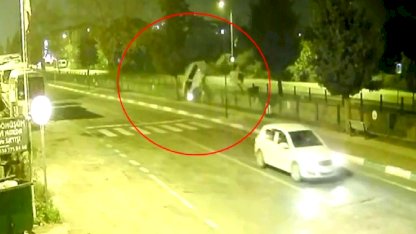 Bursa'da kontrolden çıkan minibüs dereye uçtu