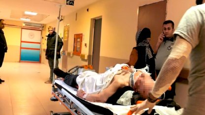 Bursa'da merdiven boşluğuna yuvarlanan yaşlı adam ağır yaralandı