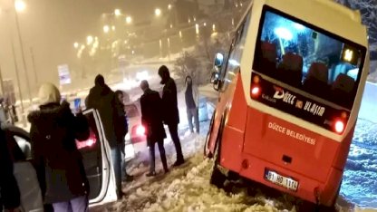 Düzce'de halk otobüsü şarampole devrildi!