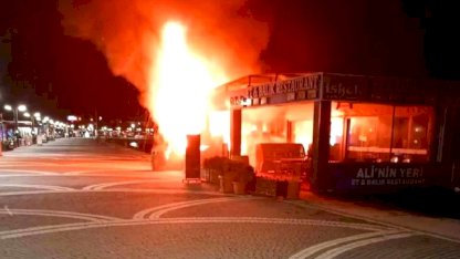 Edremit'te iş yerinde çıkan yangın itfaiye ekiplerince söndürüldü