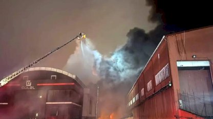 Esenyurt'ta Fabrika Yangını Devam Ediyor