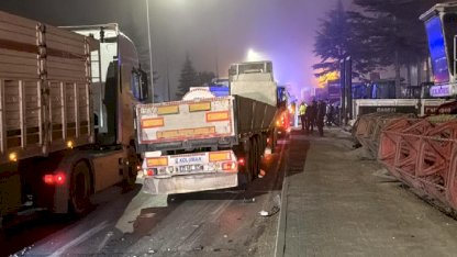 Eskişehir'de tır ile servis minibüsü çarpıştı: 9 yaralı