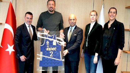 Fenerbahçeli yöneticiler, Hidayet Türkoğlu'nu ziyaret etti