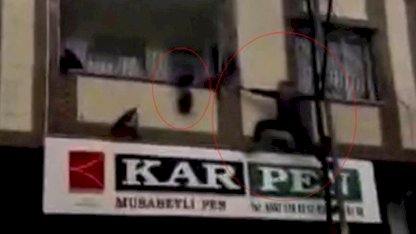 Gaziantep'te balkonda asılı kalan çocuğu vatandaş kurtardı