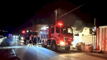 Gebze'de Geri Dönüşüm Deposunda Yangın