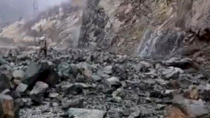 Hakkari'de sağanak, heyelana neden oldu