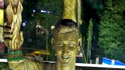 Hindistan'da Lionel Messi için 21 metrelik dev heykel yapıldı